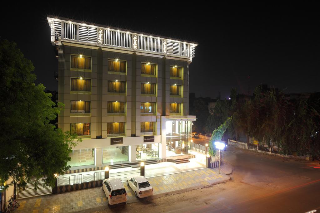 Celestia The Hotel Ahmedabad Ngoại thất bức ảnh